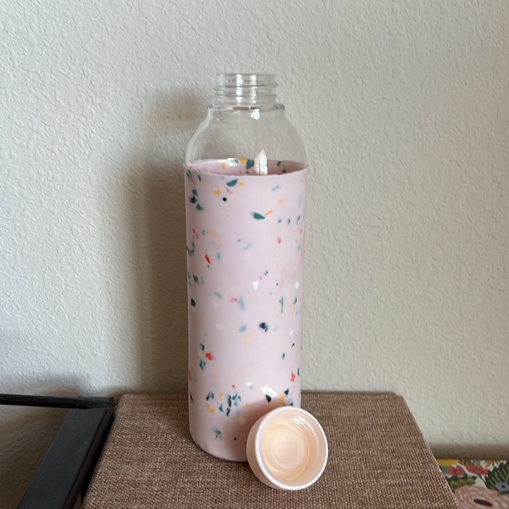 W&P Porter Glass Water Bottle - Picture 4 of 4